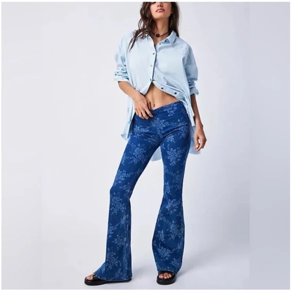 NWT Free People Penny Pull-On Flare Jeans Indigo Combo / Romantic Blue
